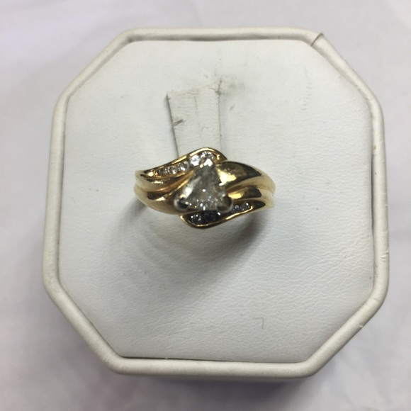 18K Diamonds Engagement Ring - Picture 2 of 4